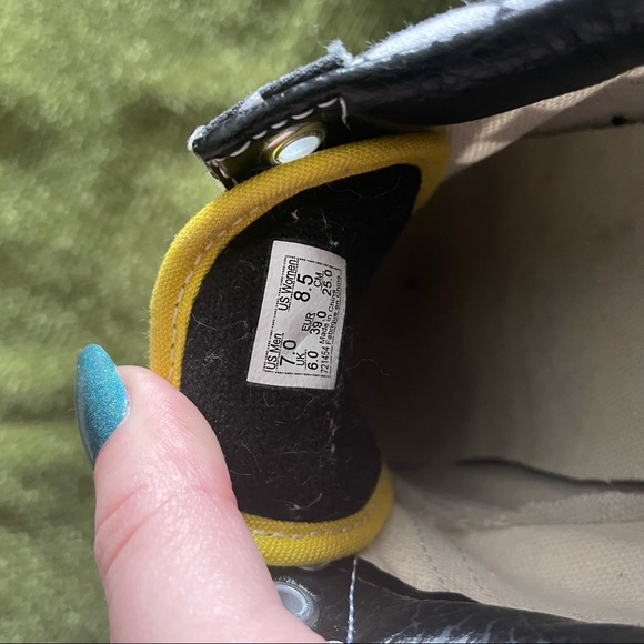 Custom Vans - Picture 3 of 7